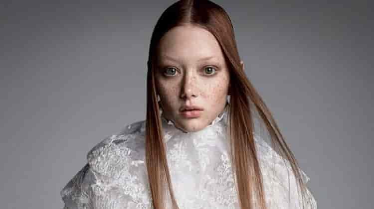 Sara Grace Wallerstedt Stuns in Vera Wang Spring 2019 Campaign