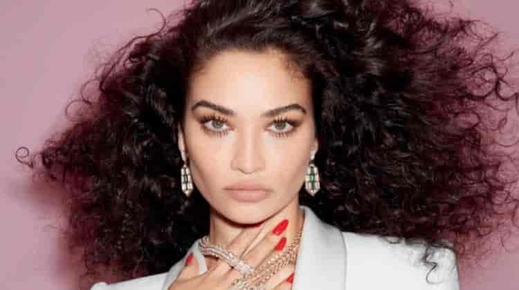 Shanina Shaik Takes the Spotlight in Harper’s Bazaar Singapore