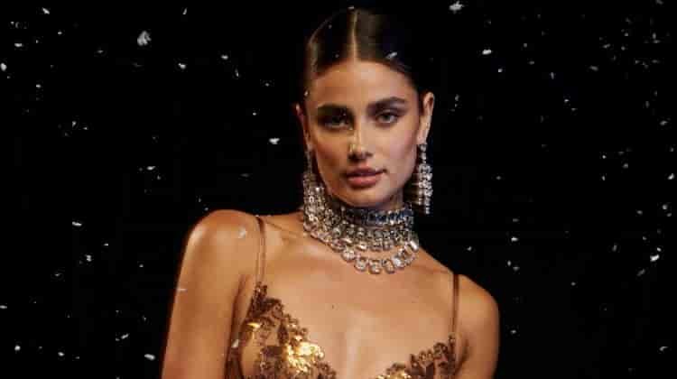 Victoria’s Secret Holiday 2023 Campaign: Glitz & Glam Unveiled
