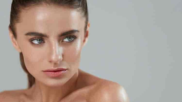 How to Get a Dewy Makeup Look in 7 Easy Steps