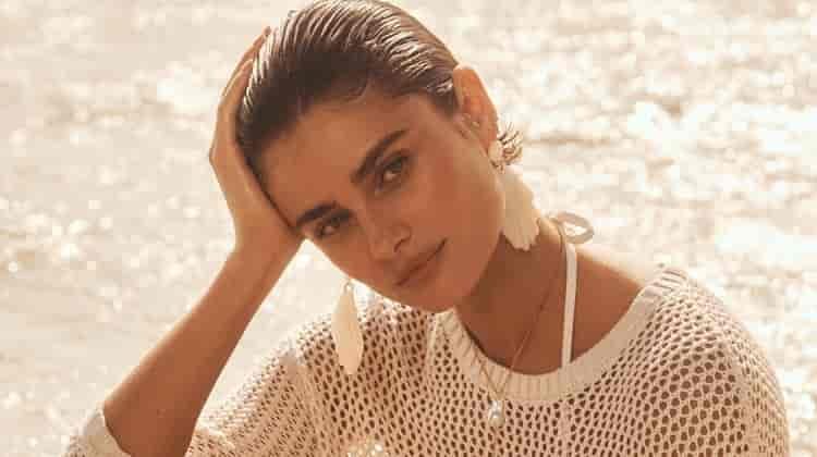 Victoria’s Secret Brings Beach Bliss with Its Summer Styles