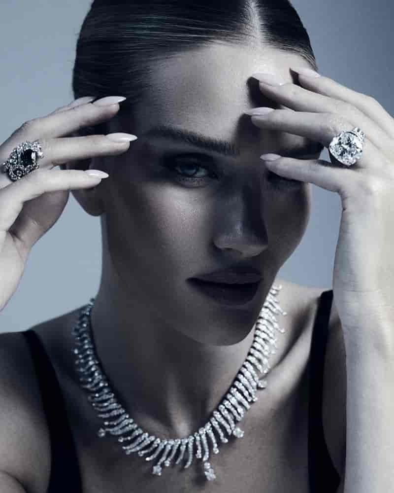 Rosie Huntington-Whiteley. Photo: David Roemer / Harper's Bazaar Taiwan