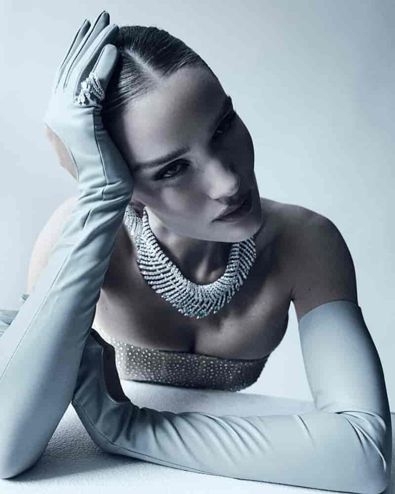 Rosie Huntington-Whiteley. Photo: David Roemer / Harper's Bazaar Taiwan