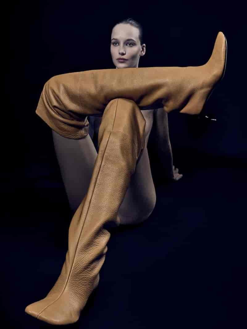 Daniela kaszturova editorial04