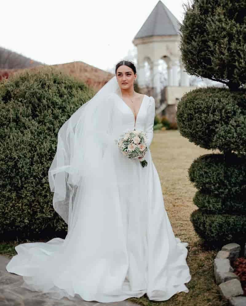 Long sleeve wedding dress veil