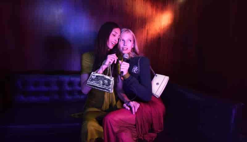 Tory burch holiday 2025 campaign02