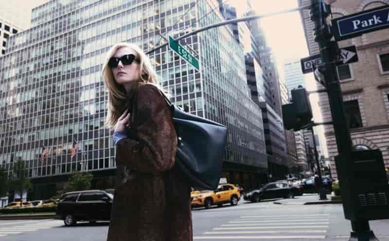 Tory burch holiday 2025 campaign10