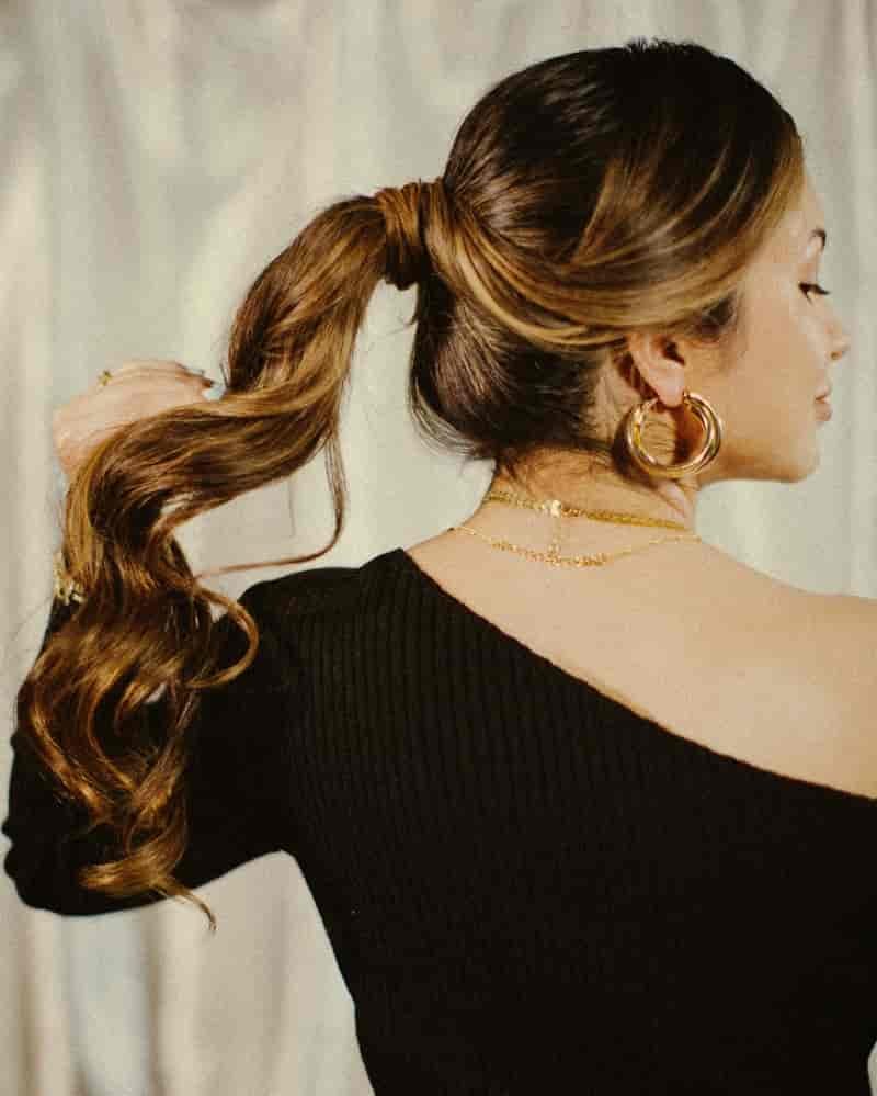 Voluminous ponytail