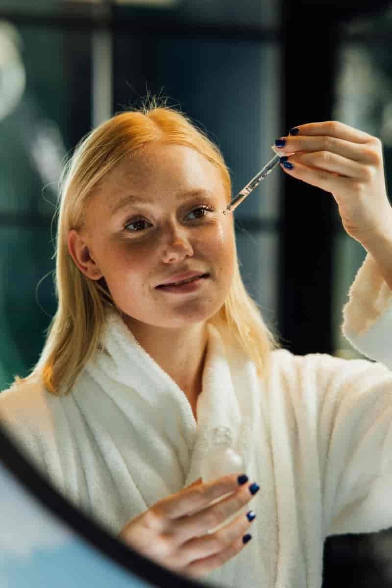 Applying serum face