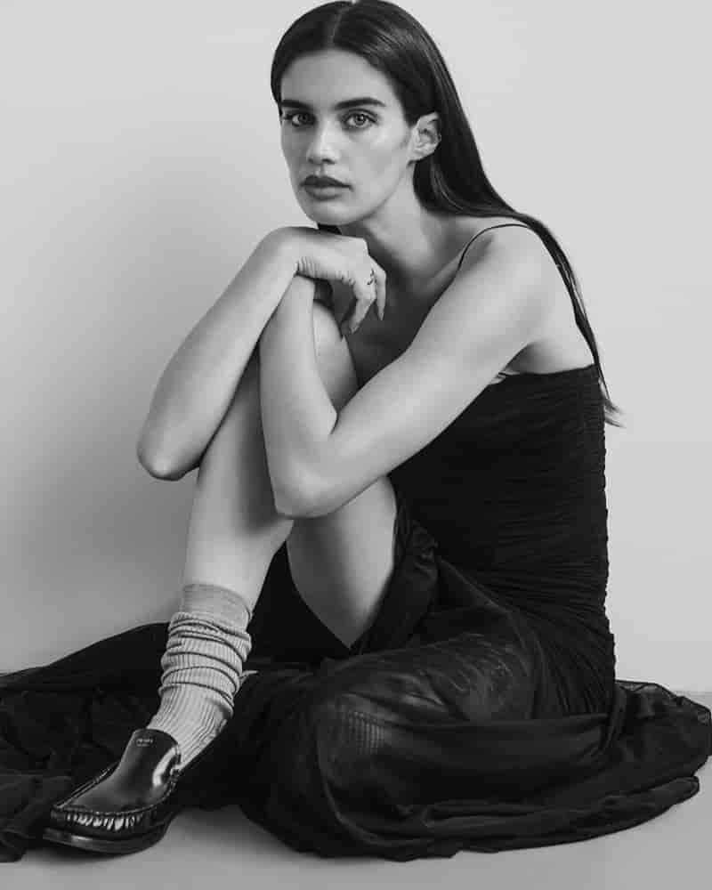 Sara sampaio behind blinds 2025 photoshoot02