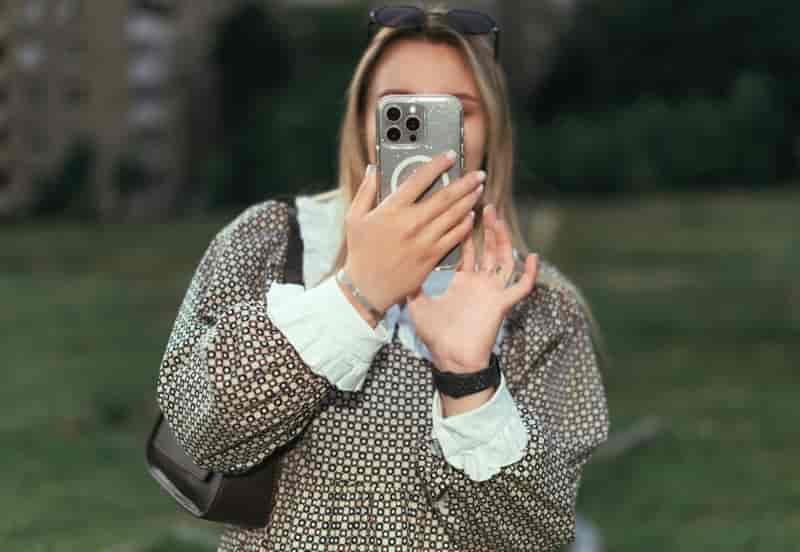 Glittery Phone Woman