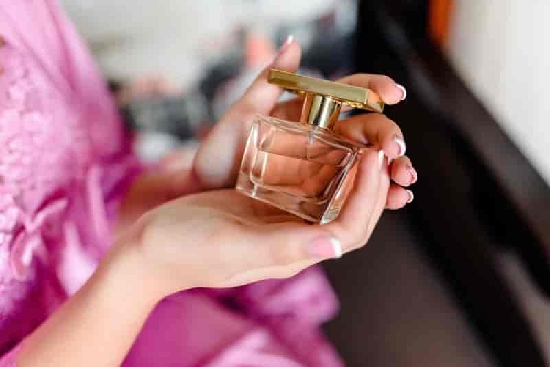 Holding Fragrance